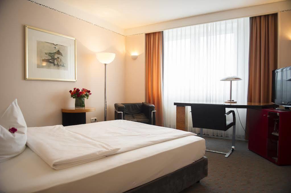 Parkhotel Schmid Адельсрид Экстерьер фото